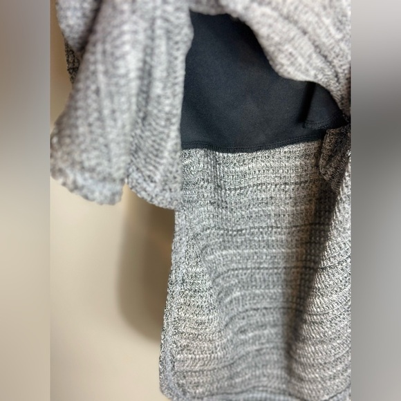 Lush medium turtle neck 15-p2p  41-1/2 length linied maxi slit on each side - Picture 5 of 11